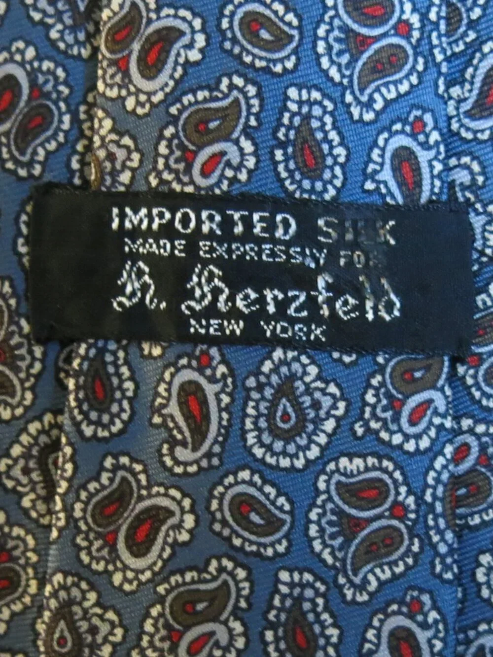H. Herzfeld Multi Color Paisley Print Imported Silk Men's Silk Neck Tie - Picture 5 of 5